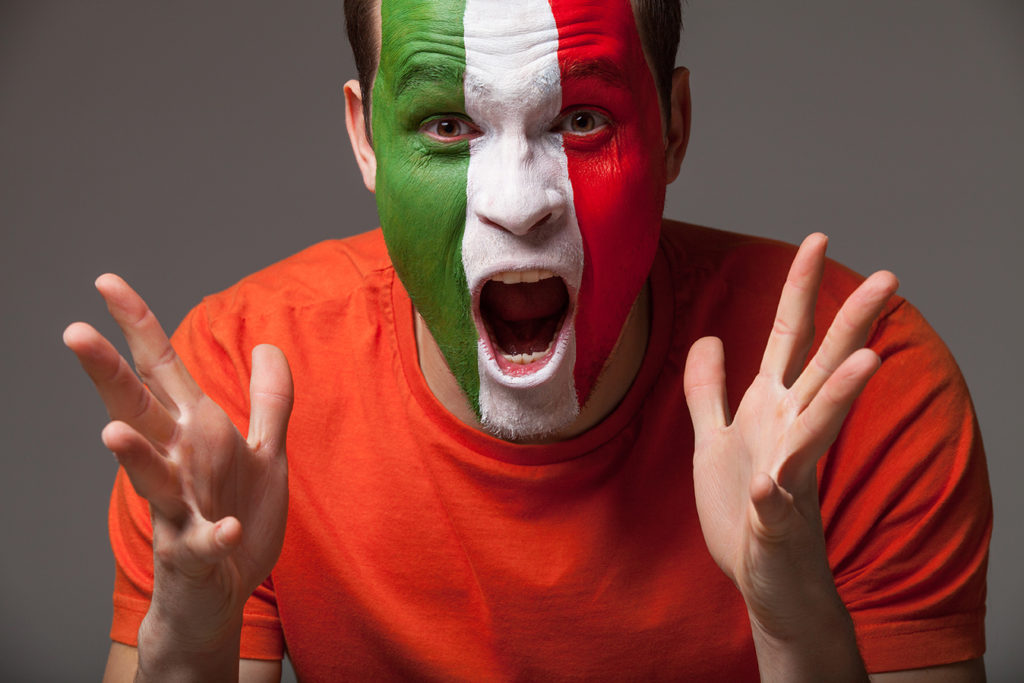 Mann mit Italien-Flagge